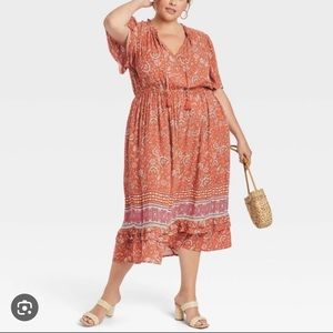 (Size 1X) Iced Latte Floral Midi Short Sleeve Dress
